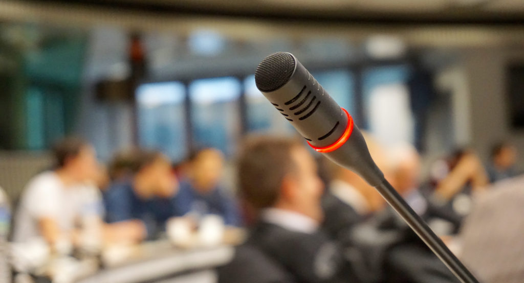 Sprech-Coaching Stimm-Coaching Mikrofon Publikum Ansprache
